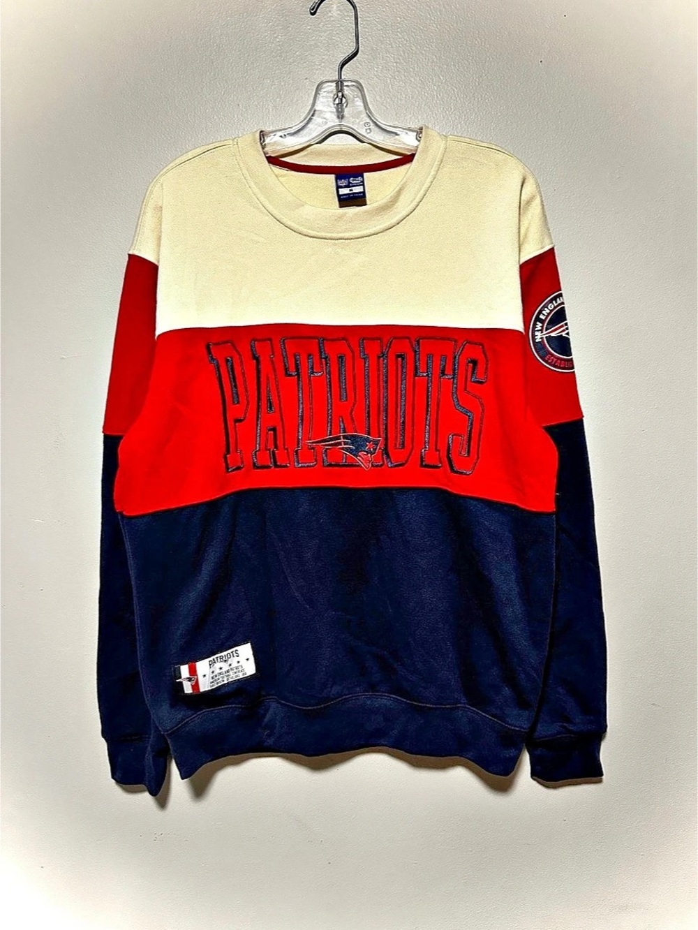 NFL New England Patriots Colorblock Crewneck Colorblock Crewneck Size Medium NWT